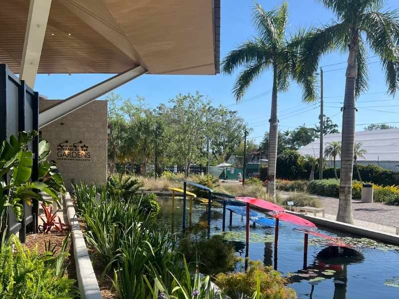 The guide to Sarasota includes Selby Gardens